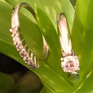 Wedding set solitaire and band w/ 7 diamonds